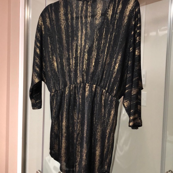 Karen Kane semi sheer 3/4 length arms sweater - Picture 4 of 4